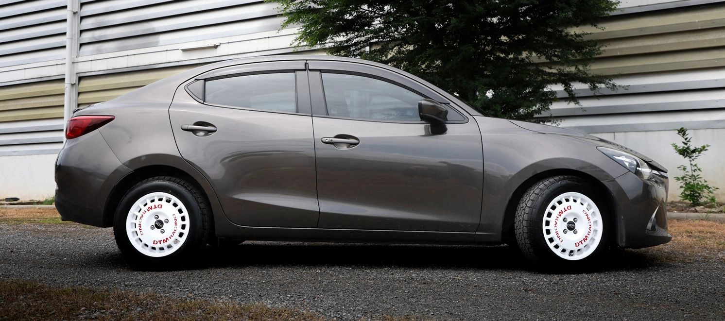 MAZDA2-1